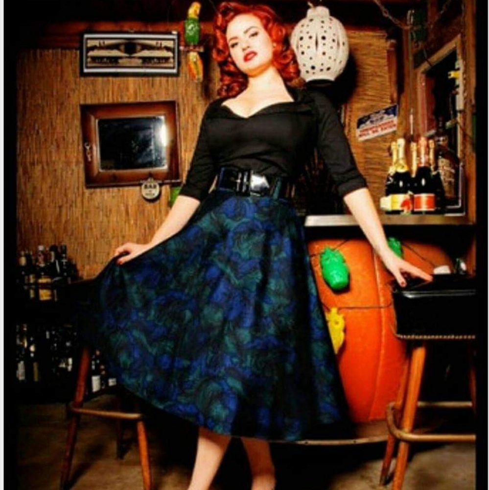 XS Doris Skirt in blue feather print Pinup Couture